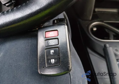 2016 Toyota Rav4 Hybrid Xle z USA, uszkodzony, nr VIN JTMRJREVXGD035175